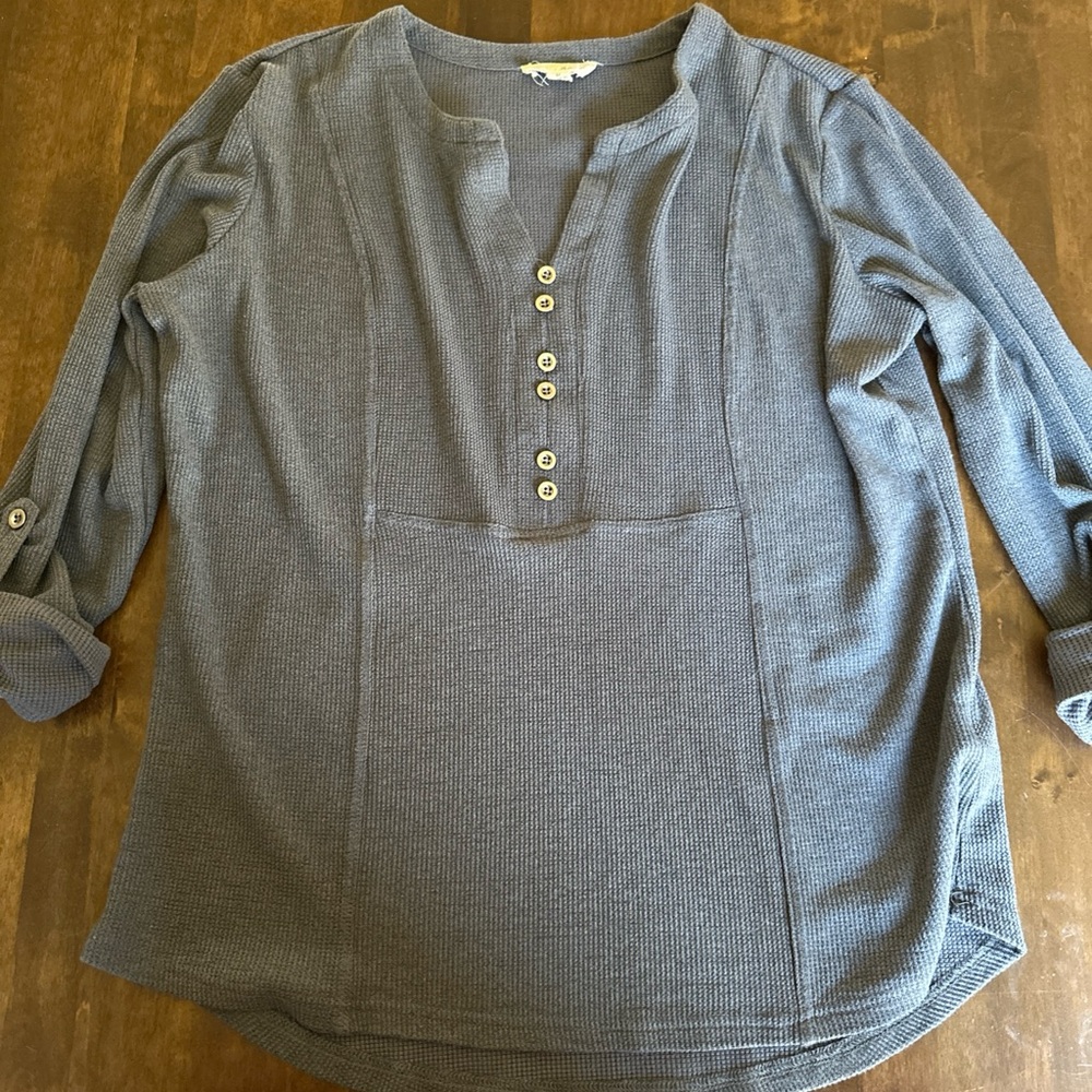 Jane and Delancey Top M Soft Thermal‎ Stretch Buttons Travel Athleisure Spring